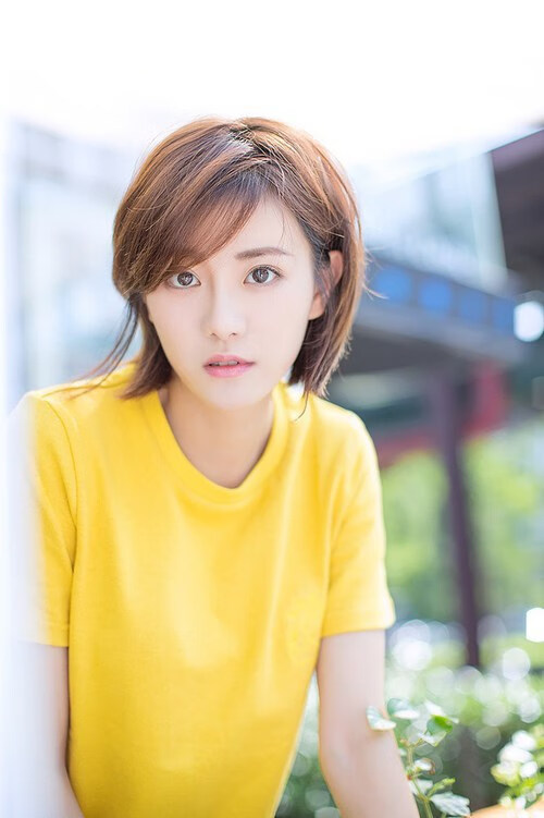 开云kaiyun-足球比赛精彩对决，球员拼尽全力争取胜利，足球比赛经典