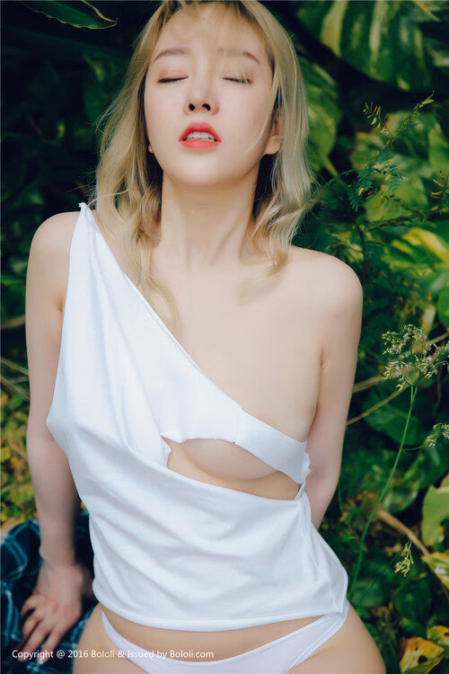 开云官方网站-英超冠军宝座争夺：悬念持续，精彩不断！，英超冠军列表