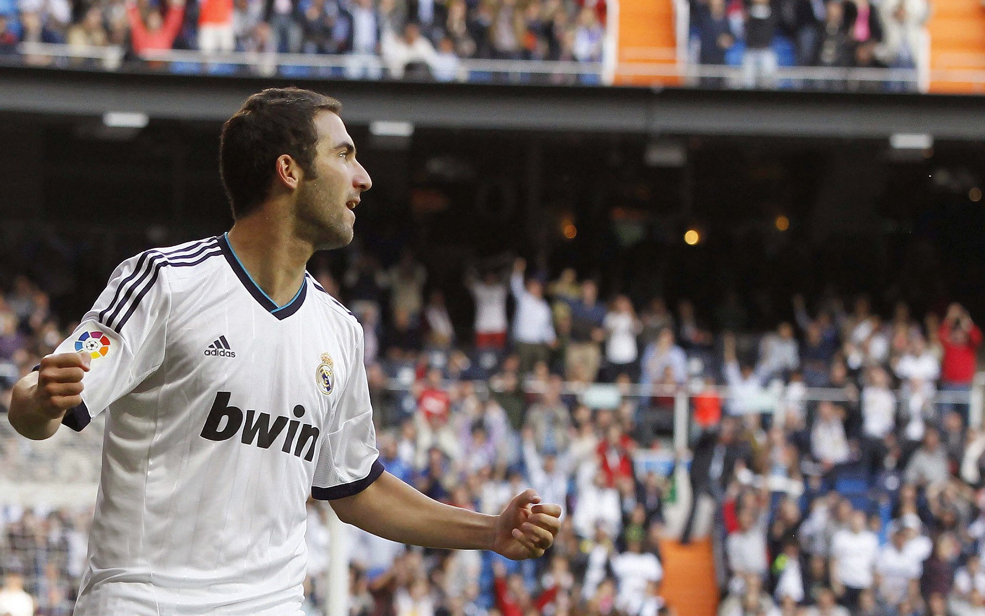 “逆转奇迹!湖人最后一分钟逆袭热火燃爆全场”,湖人最后一场常规赛